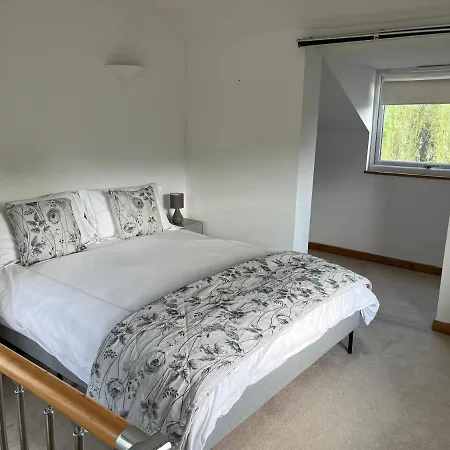 Spacious One Bedroom House With Garden In Clifton * Bristol