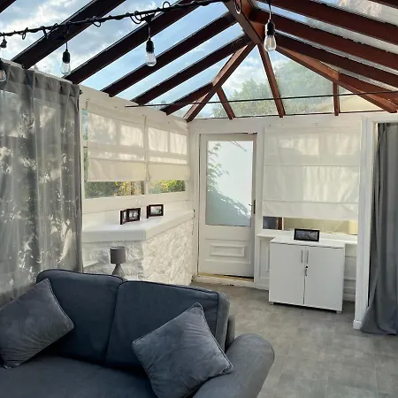 Spacious One Bedroom House With Garden In Clifton Holiday home