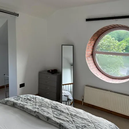 Spacious One Bedroom House With Garden In Clifton Holiday home Bristol