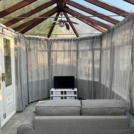 Дом отдыха Spacious One Bedroom House With Garden In Clifton *