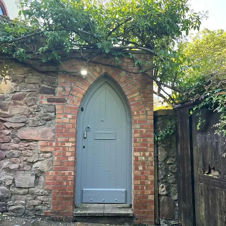 Spacious One Bedroom House With Garden In Clifton