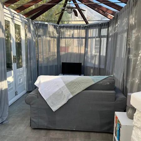 Spacious One Bedroom House With Garden In Clifton Будинок відпочинку