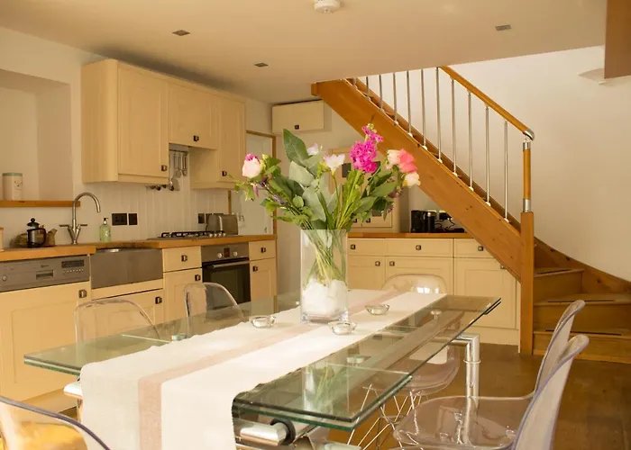 Spacious One Bedroom House With Garden In Clifton