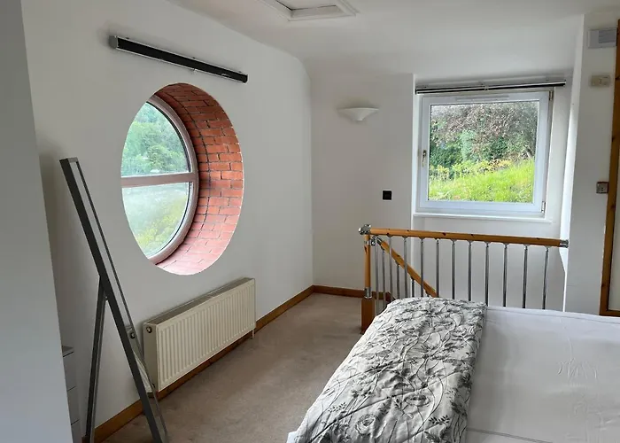 Spacious One Bedroom House With Garden In Clifton Hébergement de vacances Bristol