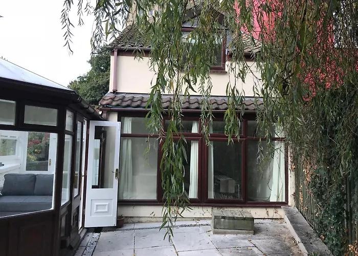 Spacious One Bedroom House With Garden In Clifton Hébergement de vacances