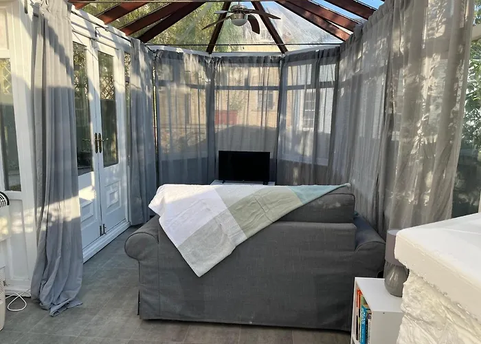 Spacious One Bedroom House With Garden In Clifton Casa vacanze