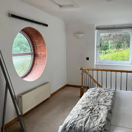 Spacious One Bedroom House With Garden In Clifton Holiday home Bristol