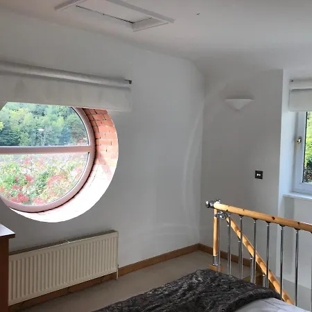 Holiday home Spacious One Bedroom House With Garden In Clifton *