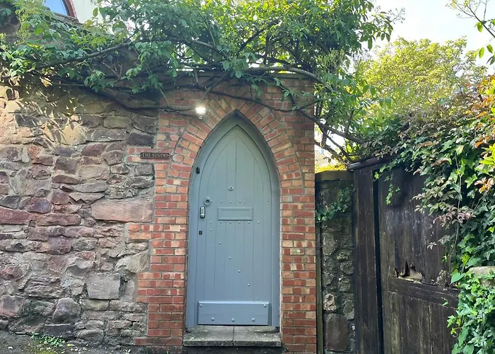 Spacious One Bedroom House With Garden In Clifton